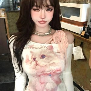 Dreamy Feline Graphic Top - Y2K Vintage Aesthetic Winter Outfit