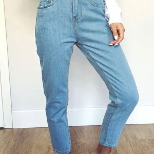 High Waisted Mom Jeans - Y2K Vintage Outfits for Winter Street Style